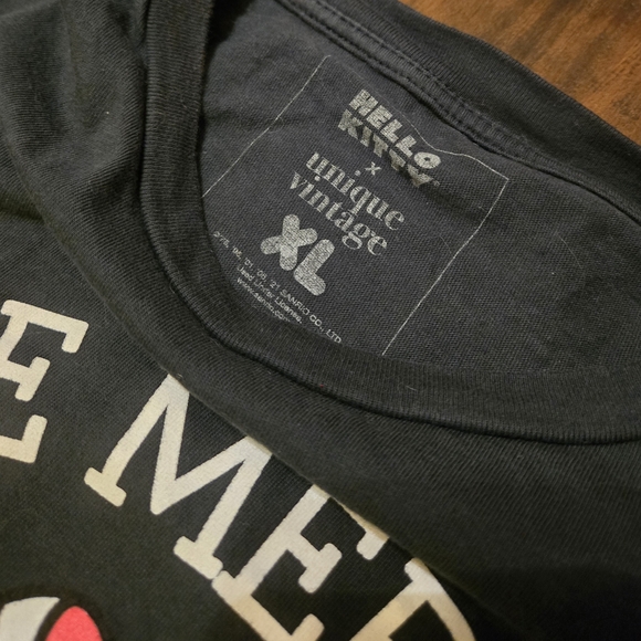 Unique Vintage Size XL Hello Kitty Christmas Tee - Picture 2 of 2